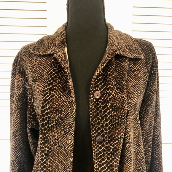 Snake Skin Soft Button Down Long Sleeve Blouse! - Picture 2 of 9